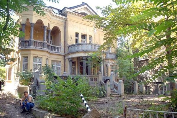 Къщата в центъра на София, собственост на бащата на Валентин Златев, която измамниците за малко не продадоха.
