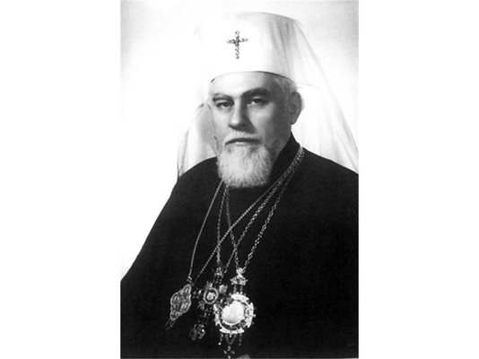Максим като Ловчански владика гостува на руския патриарх Алексий I, който го развежда с чайка кабриолет из Москва.
На снимката вдясно - Максим е избран за патриарх на 4 юли 1971 г.
