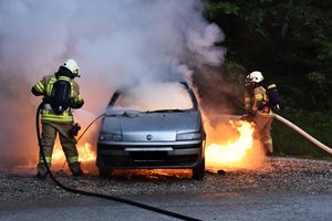 40-годишен мъж пострада при пожар в автомобила си в добричко село