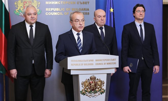 Премиерът Гълъб Донев свика на спешна среща ресорните за Шенген министри.