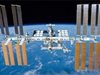 Трима космонавти излитат към Международната космическа станция
