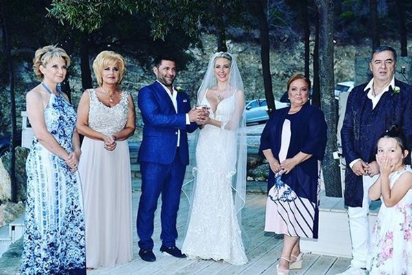 Двойката се венча в Гърция пред повече от 200 гости