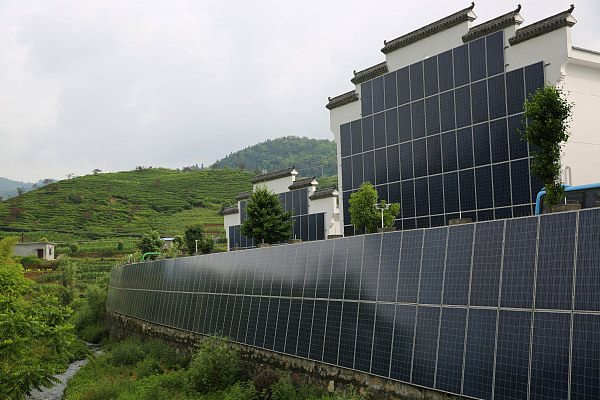 Китай ускорява производството на вятърна и слънчева енергия. Снимка:Радио Китай