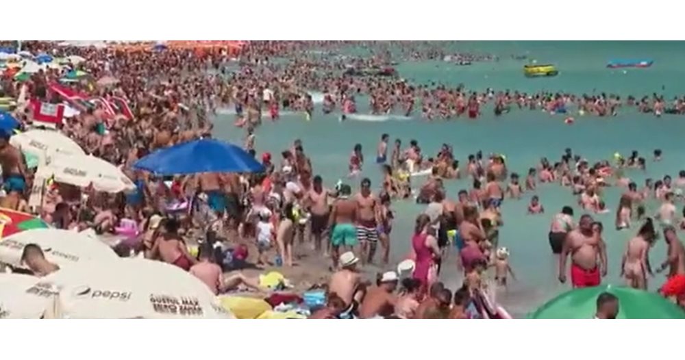 Overcrowded Beaches Along the Romanian Black Sea Coast: Local Media Reports