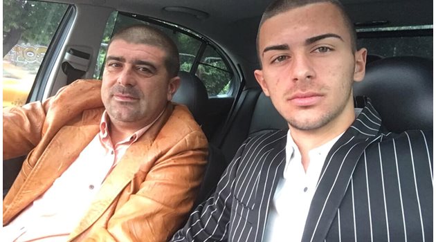 Изчезналият Димитър Грънчаров от Хаджидимово (вляво) със сина си Иван, който пусна снимката им в социалните мрежи.