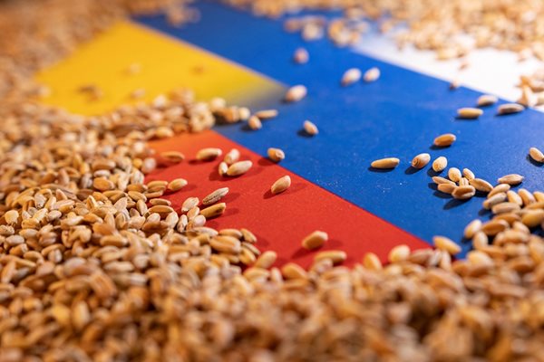 В Истанбул Украйна и Русия подписаха сделка за износ на зърно.