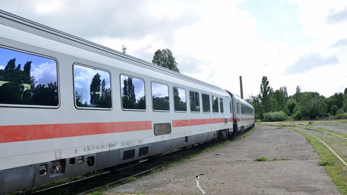 От БДЖ очакват през юни да бъдат доставени и оставащите 57 вагона, за да може те да бъдат пуснати в експлоатация за предстоящия летен сезон.
