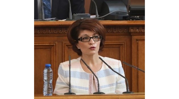 Председателят на ПГ на ГЕРБ Десислава Атанасова