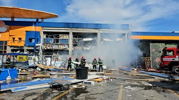 Силна експлозия в търговски център в Румъния, 15 са ранените (Обновена, видео)