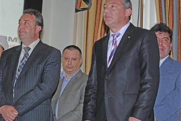 Владимир Иванов (вляво) от Кърджали и Антон Чолаков (крайният вдясно)