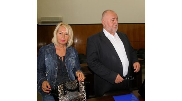 Райна Петрова със своя адвокат Красимир Елдъров.