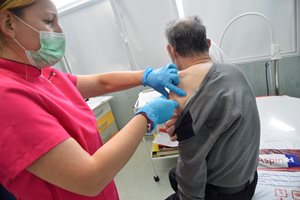 България бракува COVID ваксини за 80 млн. лeва, през 2023 г. ще изхвърли 2,8 млн. за още толкова