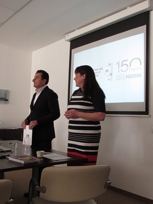 Изпълнителният директор на “Нестле България” Хуан Карлос Пералехо и Нели Ангелова, мениджър “Корпоративни връзки”, представиха финансовите резултати на компанията през 2015 г.