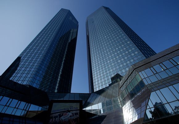 Централата на  Дойче банк във Франкфурт