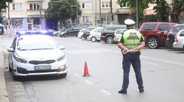 Колите без стикери и син талон, предлагат за пореден път от ДБ