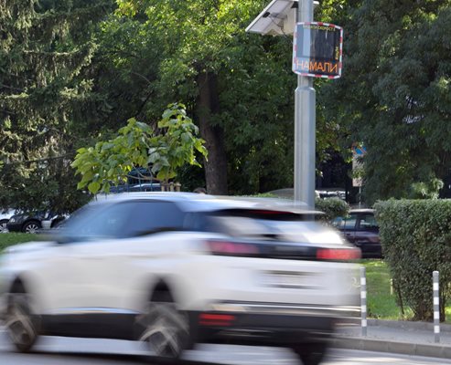 Автомобил на скорост по столичния булевард  "Черни връх"

СНИМКА: ЙОРДАН СИМЕОНОВ