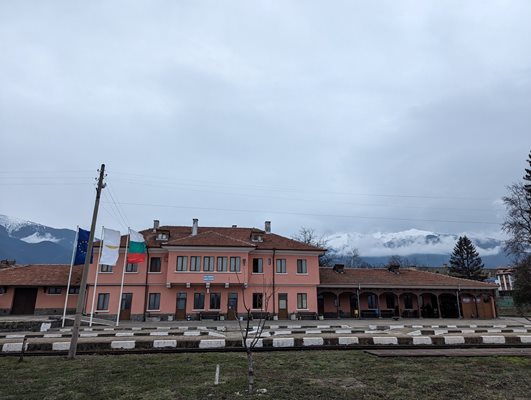 Обсъжда се превръщането на жп гарата в Банско в модерен транспортен център и в Музей на теснолинейката.