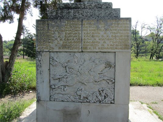 Оскверниха паметник на освободителите