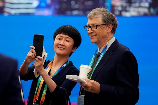 Бил Гейтс на изложението в Шанхай