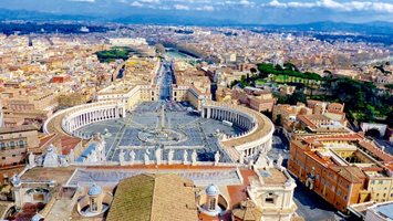 Кардиналитe дариха по една заплата на папата, а Ватиканът намали наемите
