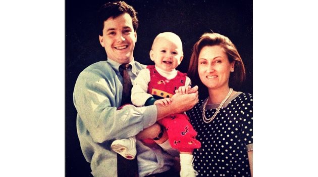 Малкият Никола с майка си Милена и баща си Карл Борис