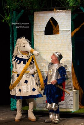„Приказка за Рицаря без Кон” 
Снимка: Младежки театър "Никола Бинев"