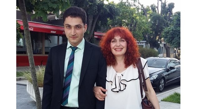 24-годишият Георги с майка си Рада Гешева. Снимка: фейсбук
