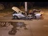 Трима пострадаха, след като автомобил се удари в стълб в София (Снимки)