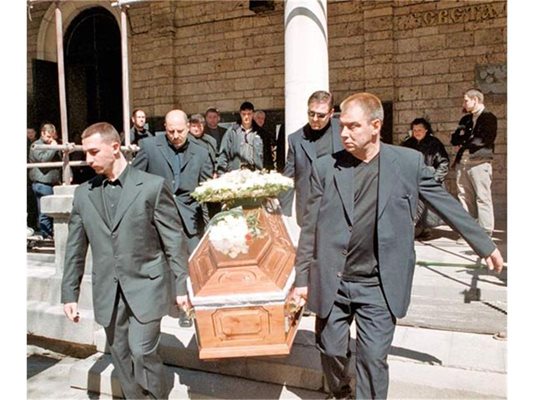 Погребението на Поли Пантев, който беше убит на остров Аруба.
