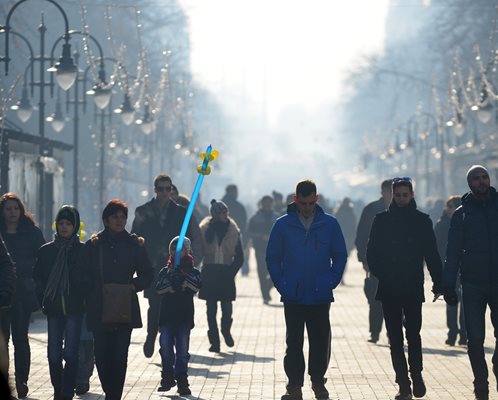 Детските балони по улиците на България ще стават все по-малко, ако се запази тенденцията за намаляване на ражданията.