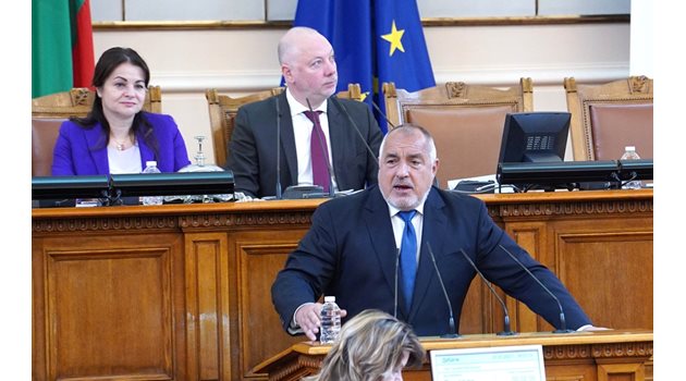 Бойко Борисов говори от парламентарната трибуна