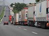 Натоварен трафик и опашки от камиони по основните гранични пунктове
