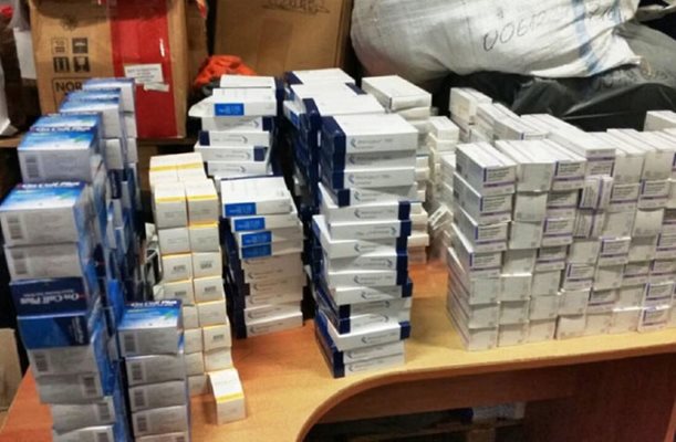 На ГКПП "Лесово" задържаха 251 опаковки с контрабандни лекарства. СНИМКА: Агенция "Митници"