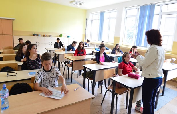 355 четвъртокласници не се явиха на малката матура по български език в Пловдив