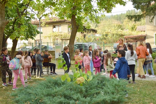 Над 150 деца учат изкуства, английски, танци в Центъра за подкрепа в Елена