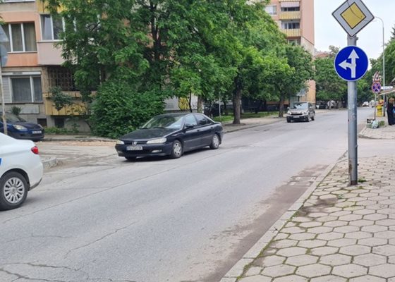 Затварянето на кръстовището между улиците „Димитър Талев" и „Петър Стоев"