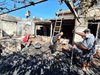 Доброволци помагат на мъж в с. Стамболийски, чиято къща изгоря при пожар