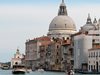 Венеция ще глобява туристи за неприлично поведение