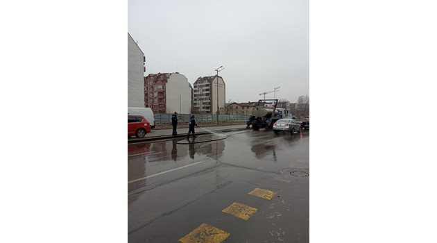 Цистерни миха булеварди и улици в София по нареждане на кмета Йорданка Фандъкова.