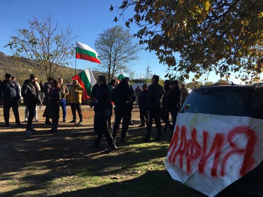 Около час продължи протеста на рибарите. СНИМКИ: НЕНКО СТАНЕВ