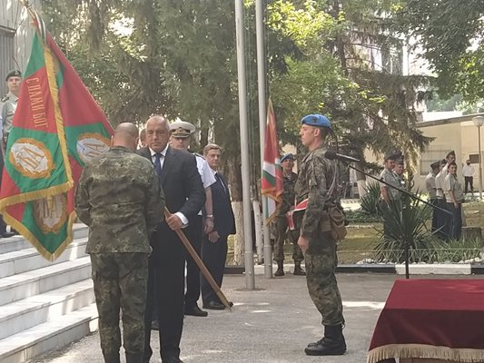 Премиерът връчи бойното знаме на Съвместното командване на специалните сили на неговия командир ген. Явор Матеев
