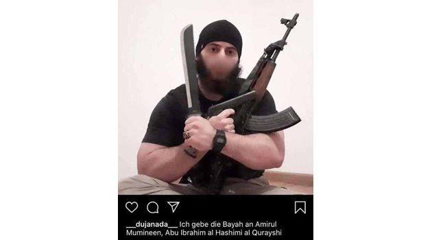 Терористът Куйтим Фейзулай пуснал снимка в инстаграм с няколко вида оръжие.