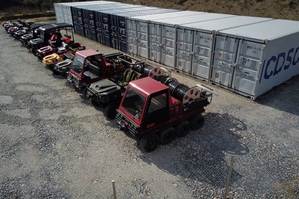 В 12 морски контейнера Димитър Димитров държи оборудването на полеви лагер за 60 семейства.
