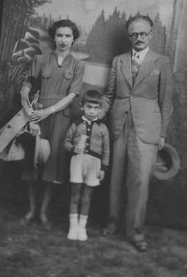 Димитър Талев със семейството си