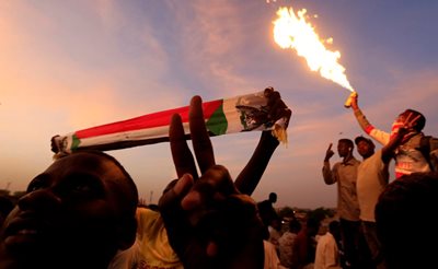 Демонстрации в Судан Снимки: Ройтерс