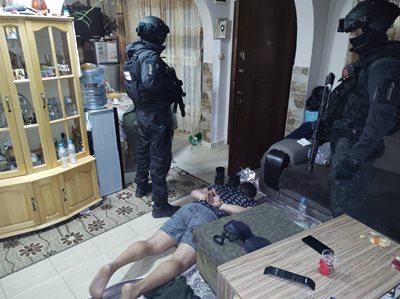 Няколко души са задържани при акцията на ГДБОП