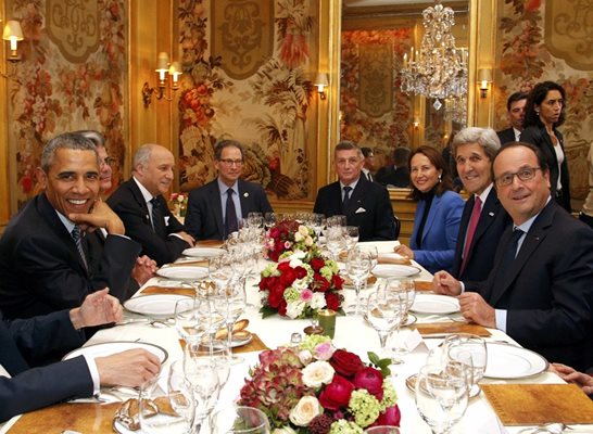 Барак Обама и Франсоа Оланд се срещнаха на работна вечеря заедно със свои министри в шикозния ресторант “Амброази”.