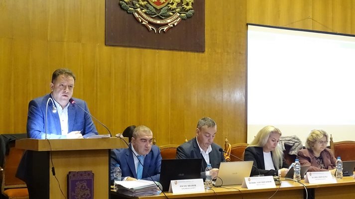 Даниел Панов изнесе данните за населението според ГРАО пред общинския съвет