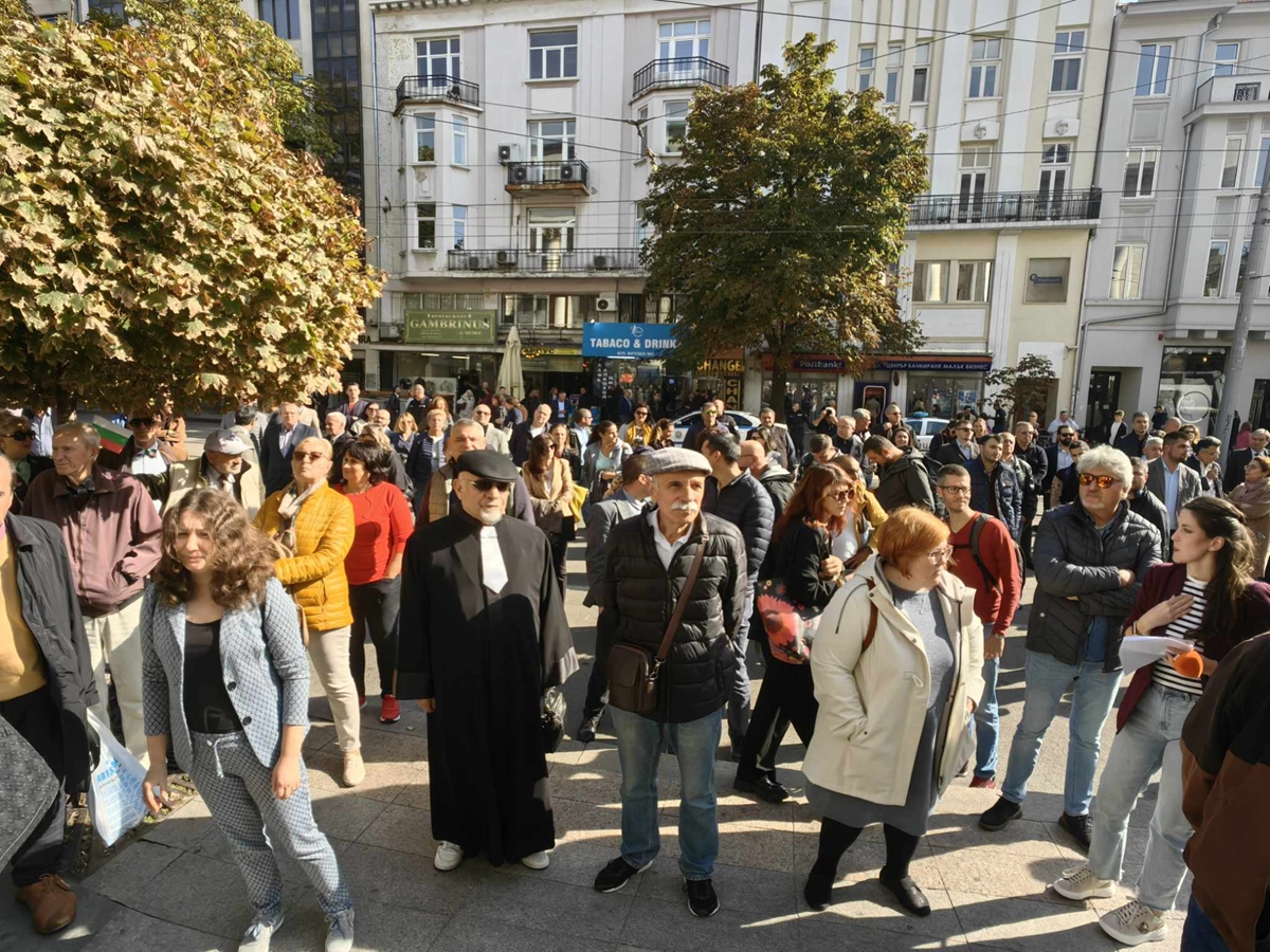 Протестиращи от софийския район „Изгрев“ блокираха за кратко кръстовище