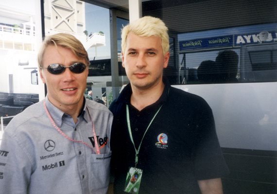 Авторът с двукратния световен шампион във Формула 1 Мика Хакинен - безценно. Снимка: Неизвестен